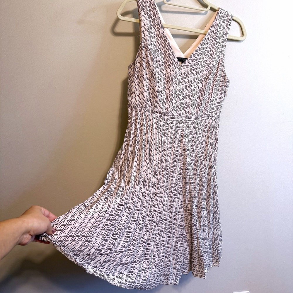 Banana Republic Geometric Pattern Mini Dress Flattering A-line and V-neck Petite